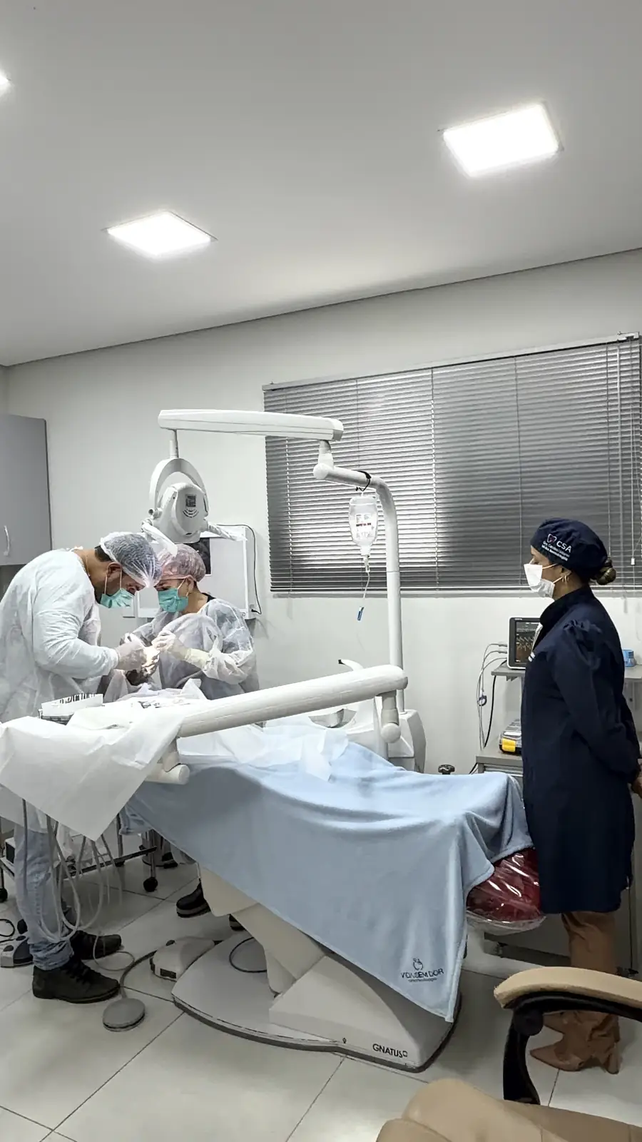 Procedimento cirúrgico com acompanhamento de médico anestesista
